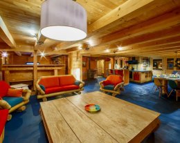Kookaboora 4*-300m2, Jacuzzi, conception bioclimatique. Location à la semaine (hiver, été) du dimanche au dimanche (moins de circulation); location mid-week ou weekend (printemps, automne).