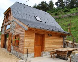 CHOISISSEZ DE PASSER VOS VACANCES D'ETE DANS UN ENDROIT HORS DE TOUTE PRESSION TOURISTIQUE.CHALET du BAZET -  BAIN et SAUNA