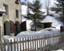 Ancien relais de 200 ans très bien aménagé avec grand jardin en bordure du parc des Ecrins