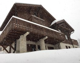 BARBE DE BOUC directement sur pistes ! Vue spectaculaire, sauna, ski room, décoration soignée.
