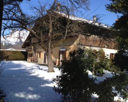  châlet savoyard typique et ensoleillé avec jardin