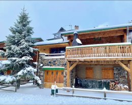 Chalet pistes 5mn à pied, au calme, près de tout à pied