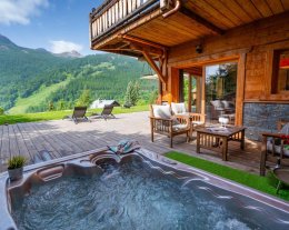  Chalet , charme et prestige , terrasse 100 m2 avec jaccuzi et sauna extérieur
