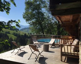GRAND CHALET AUTHENTIQUE  15 PERSONNES  avec Piscine