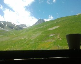 TIGNES VAL CLARET  -CHALEUREUX DEUX PIECES, sans vis-à-vis, VUES EXCEPTIONNELLES SUR LES MONTAGNES