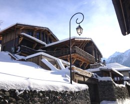 chalet CHAMOIS luxe 14 personnes, piscine intérieure eau salée nage à contre courant et  balnéo, sauna