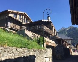 chalet CHAMOIS luxe 14 personnes, piscine intérieure eau salée nage à contre courant et  balnéo, sauna