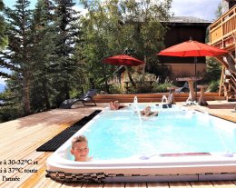 CHALET 18 PERSONNES RETOUR SKI AU PIED PISCINE JACUZZI HAMMAM BILLARD SALLE CINEMA VUE PISTES ET MONTAGNE 