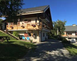 Vue dégagée et panoramique, location au RDC d'un chalet