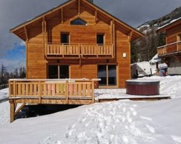 Chalet Vars ski / Piscine intérieure jacuzzi extérieur & salle de cinéma