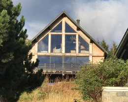 Chalet l'Anorak, Chalet avec Magnifique vue sur les monts du Cantal et les pistes de Super Besse Chalet l'Anorak, Chalet avec Magnifique vue sur les monts du Cantal et les pistes de Super Besse