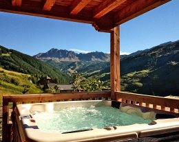 CHALET DE CHARME VUE MONTAGNE ET PISTES DE SKI JACUZZI SAUNA ET HAMMAM