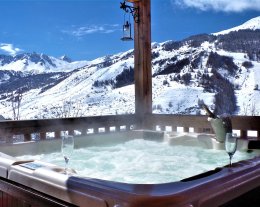 CHALET DE CHARME VUE MONTAGNE ET PISTES DE SKI JACUZZI SAUNA ET HAMMAM