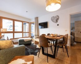 Appartement de charme en résidence 5* skis aux pieds avec piscine, jaccuzi, sauna, et hammam Appartement de charme en résidence 5* skis aux pieds avec piscine, jaccuzi, sauna, et hammam
