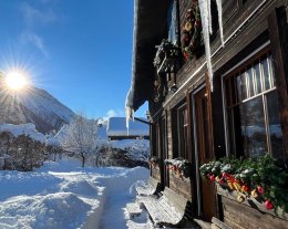 Face au Mont-Blanc, charme authentique de la montagne avec un confort 3 étoiles