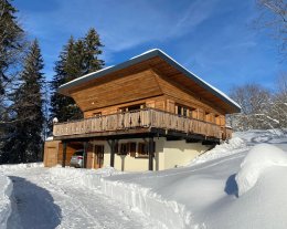 CHALET COSY "LES TROIS FLOCONS" SUR LES PISTES (135 m2) Au calme dans un écrin de verdure- Classé 4 ****