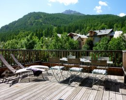 Ref. COMPAIN - Superbe appartement en maison de pays rénovée avec grande terrasse !