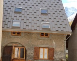 T3** 70m2 au coeur du village du Monetier les bains - 6 pers. T3** 70m2 au coeur du village du Monetier les bains - 6 pers.