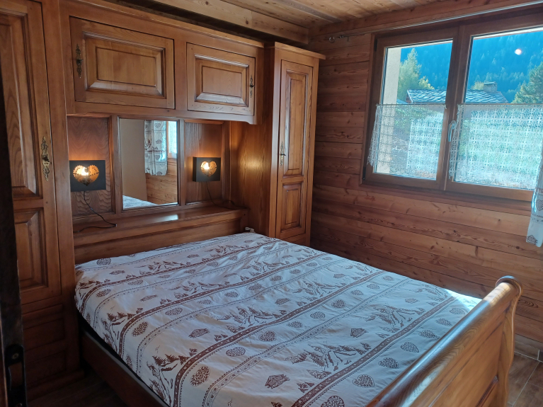 chambre indépendante avec 1 lit double en 160