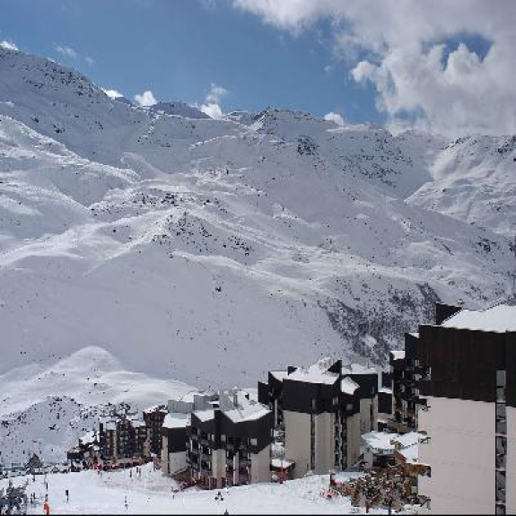 VUE DU BALCON VERS LE BAS DE LA STATION COTE BRUYERES.