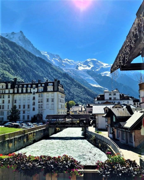 Chamonix : un nouveau train électrique pour découvrir la commune - Radio  Mont Blanc