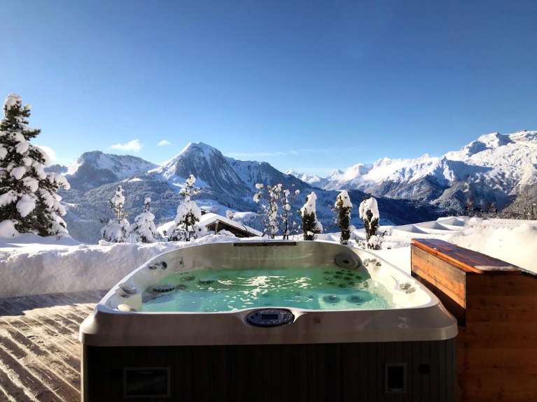 Location de chalet pour le ski avec jacuzzi privatif intérieur ou