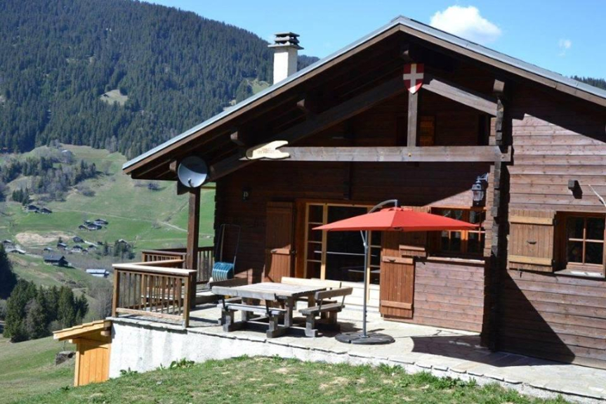 le chalet les perches au printemps