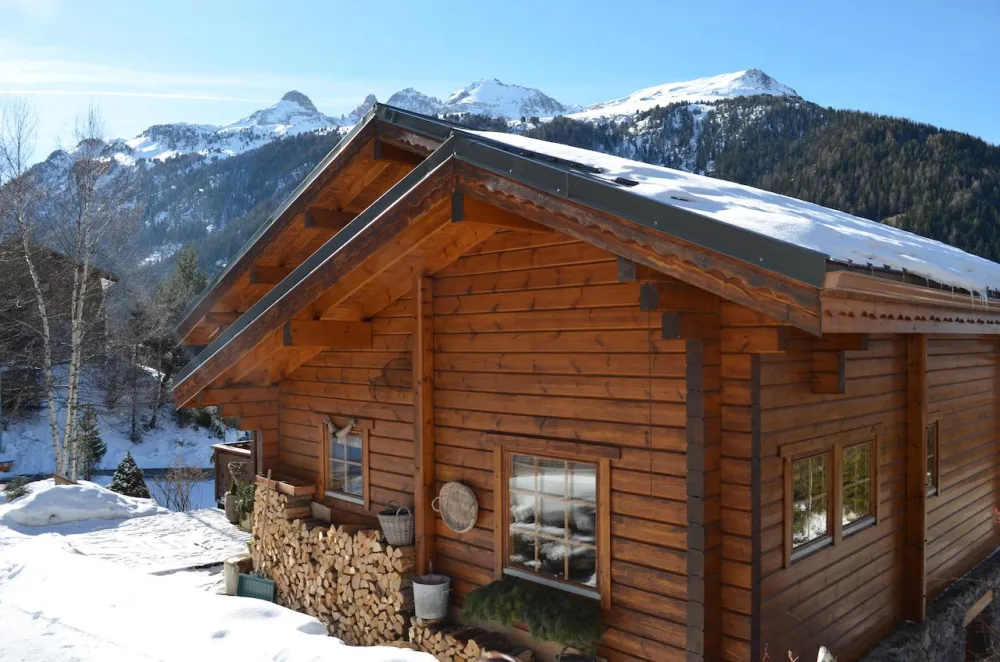 Extérieur avec une vue magnifique sur la montagne.