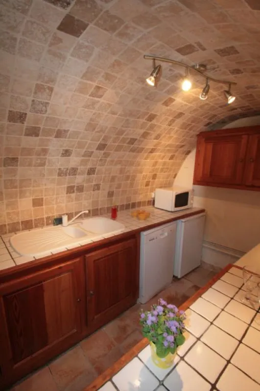 Cuisine entièrement équipée, four, four micro-ondes, lave vaisselle, lave linge, congélateur
