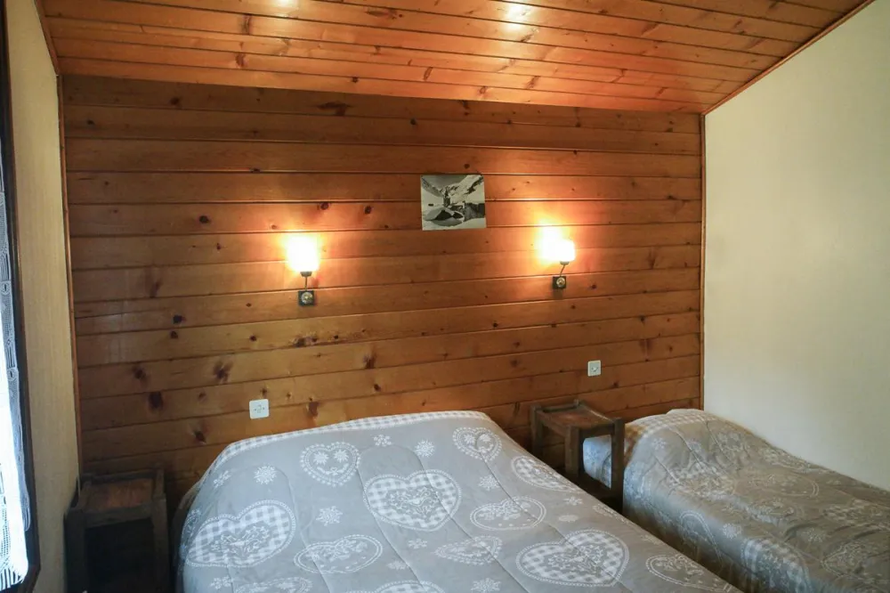 Chambre 2 : 2 lits simples