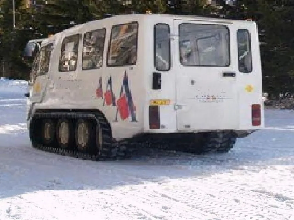 transports par chenillette des affaires du parking au chalet 300 m
à votre l'arrivée et au départ