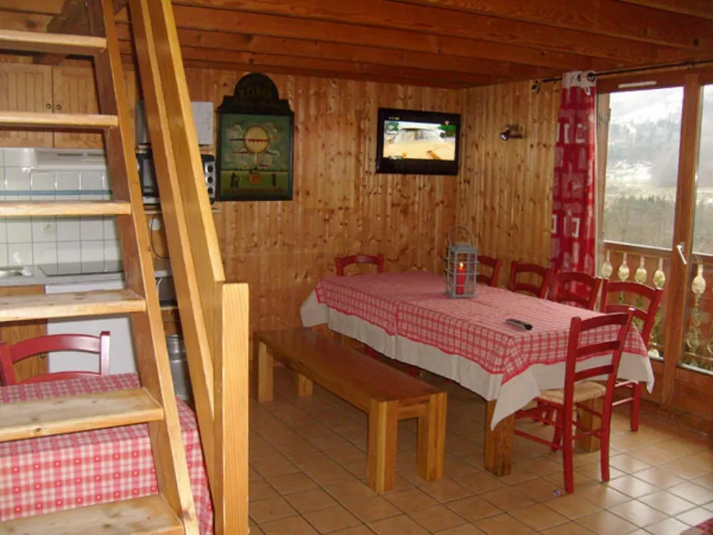 Chalet 8 pers, 2 salles de bain   bar à crèpes, piscine, spa, bowling, ping pong, tennis, wifi, aire de jeux géante, trampoline, baby foot, jeux vidéos,....