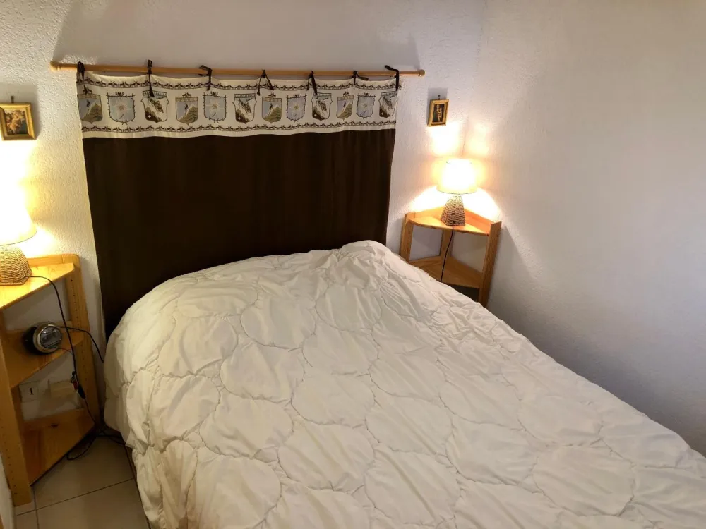 Mevel - dans une résidence récente avec 1 chambre et coin montagne