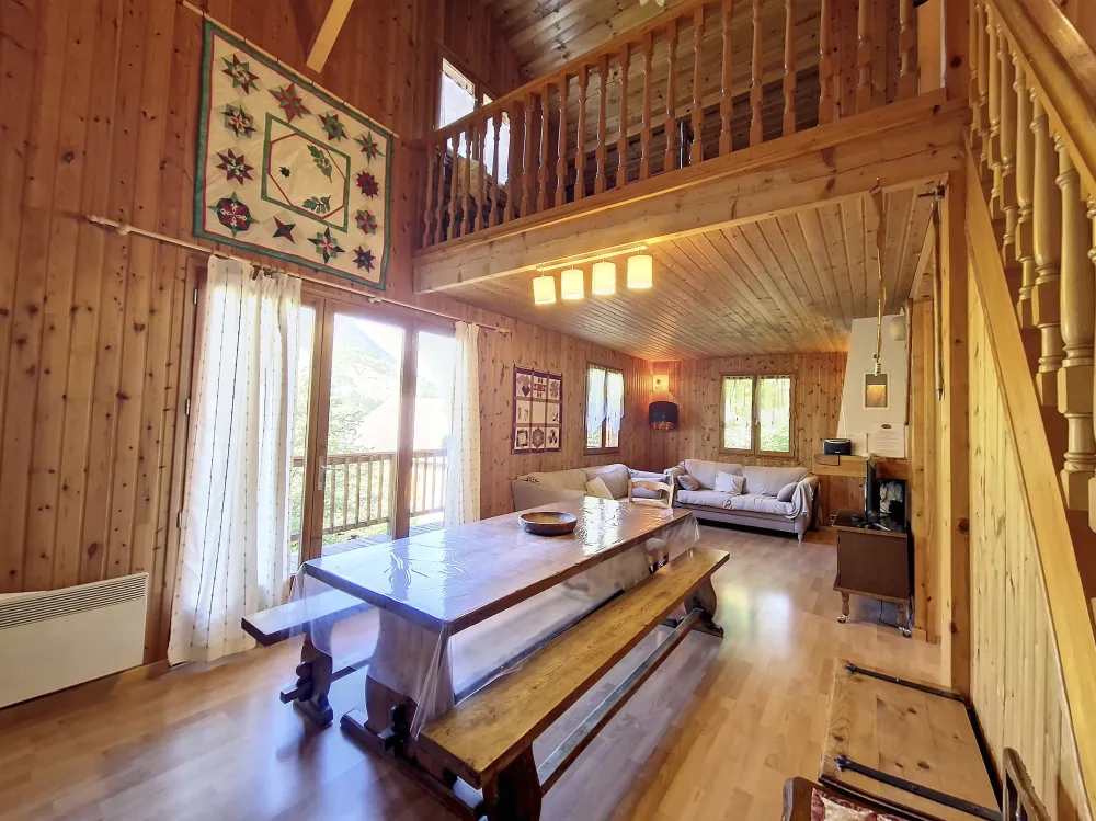 Chal les bans - vallouise. petit chalet avec jardin pour 7 personnes.