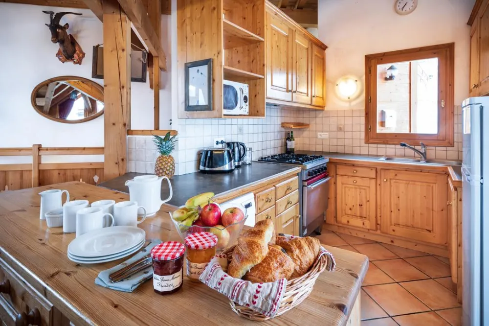 Cuisine avec Nespresso, Toaster, Four, Micro-onde, machine à vaiselle