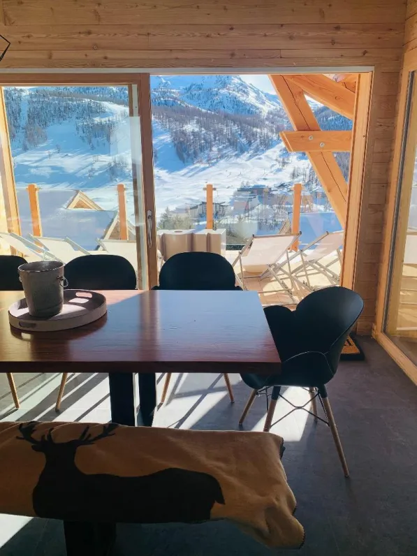 Neuf, contemporain avec spa, vue panoramique