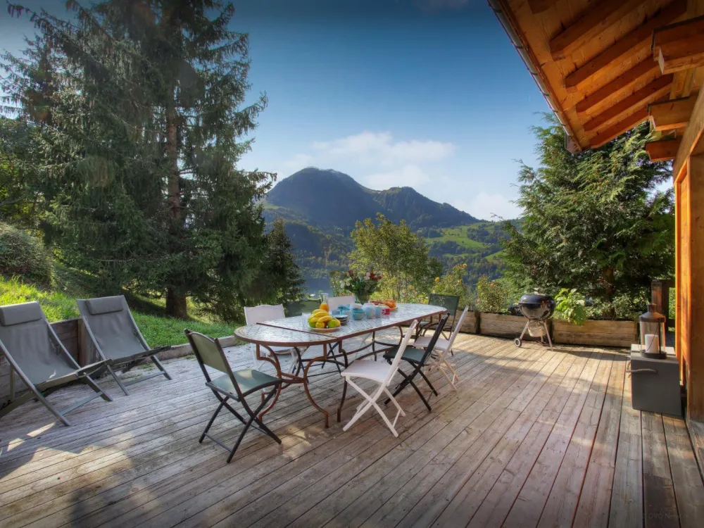 Enjoy an "al fresco" meal while admiring Mount Sulens.