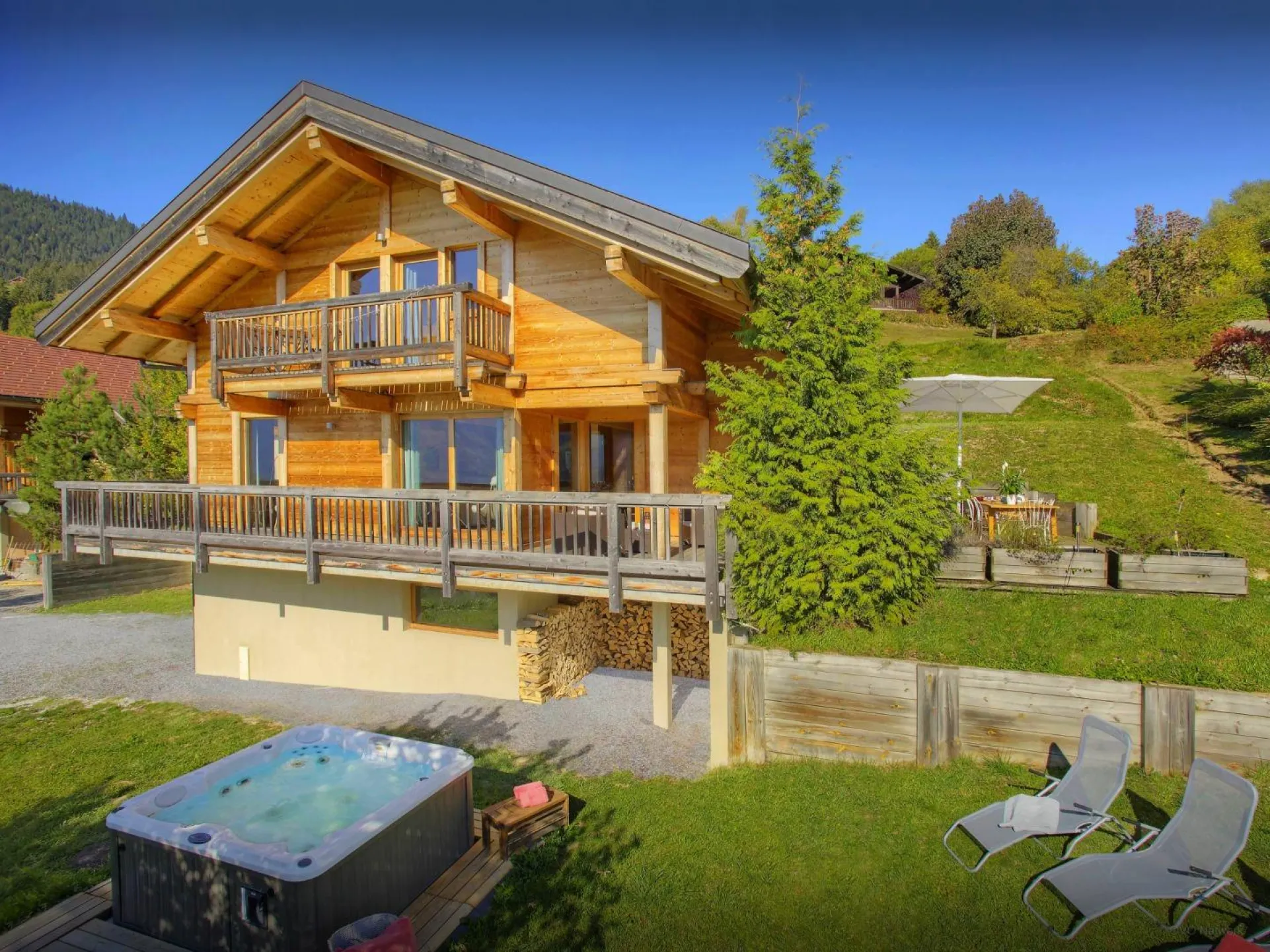 Chalet Parakima - OVO Network is a quiet retreat in the middle of glorious mountains.