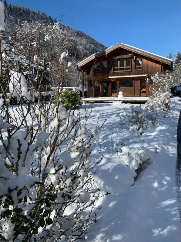 Chalet dans son manteau d’hiver!