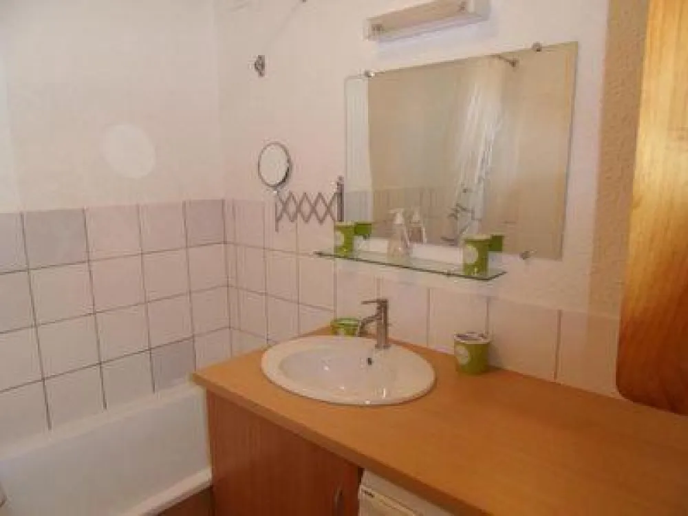 Salle de bains + machine à laver 