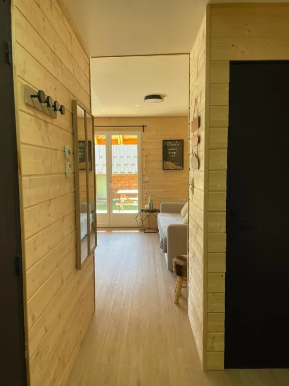 9 couchages, les flocons du soleil près des pistes, accès piscine, wifi, netflix inclus