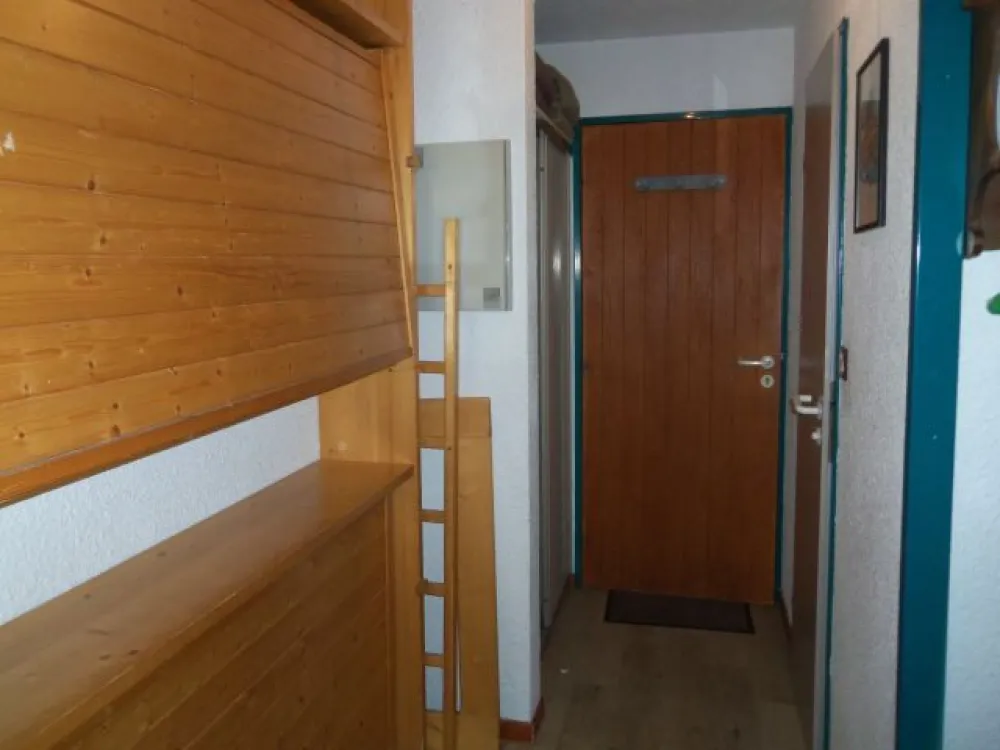 The entrance with 2 beds