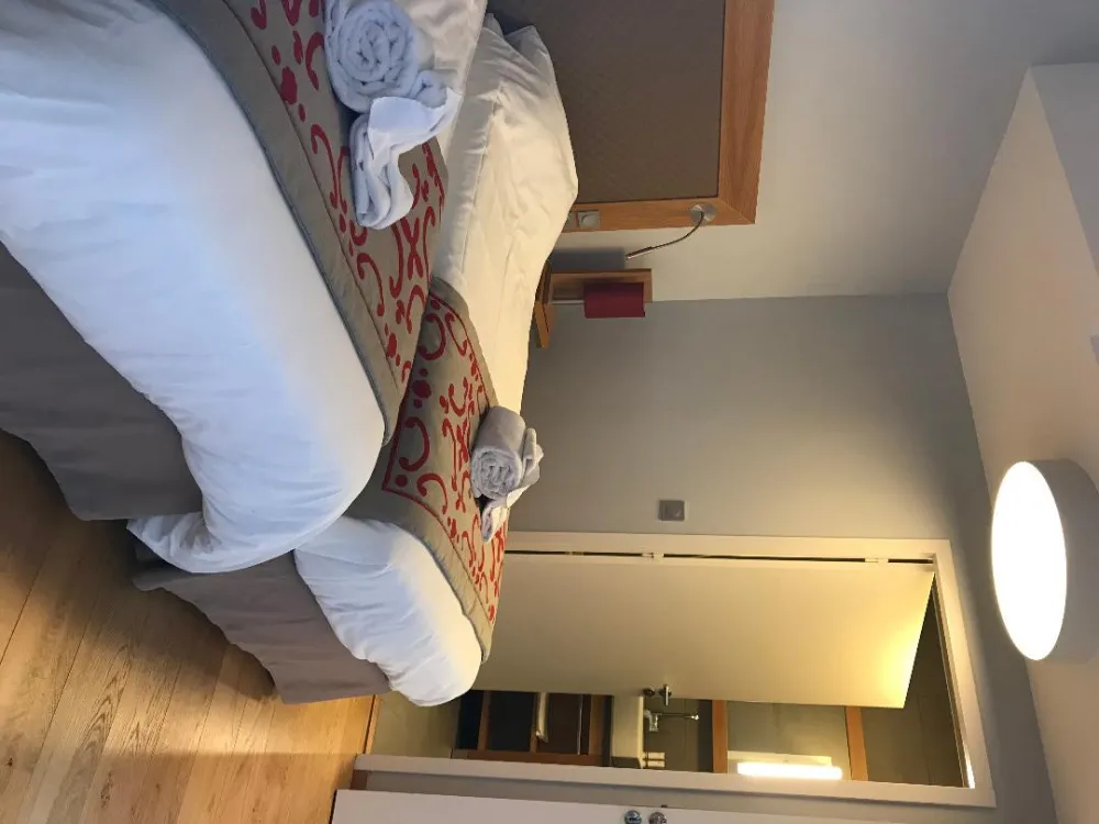 3 pièces 6 personnes les monarques