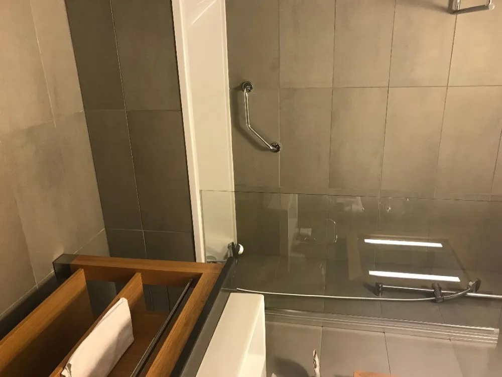 3 pièces 6 personnes les monarques