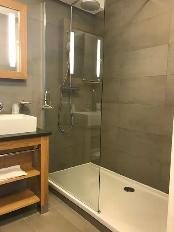 3 pièces 6 personnes les monarques
