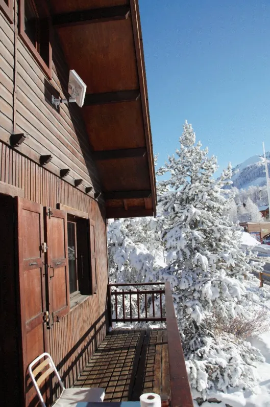 Balcony of the dining room facing the slopes