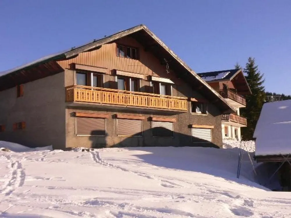 Chalet vue extérieure
RDC 2ème volet en partant de gauche