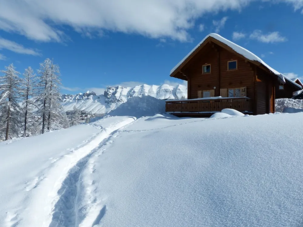 Chalet bois individuel, vue imprenable, piscine