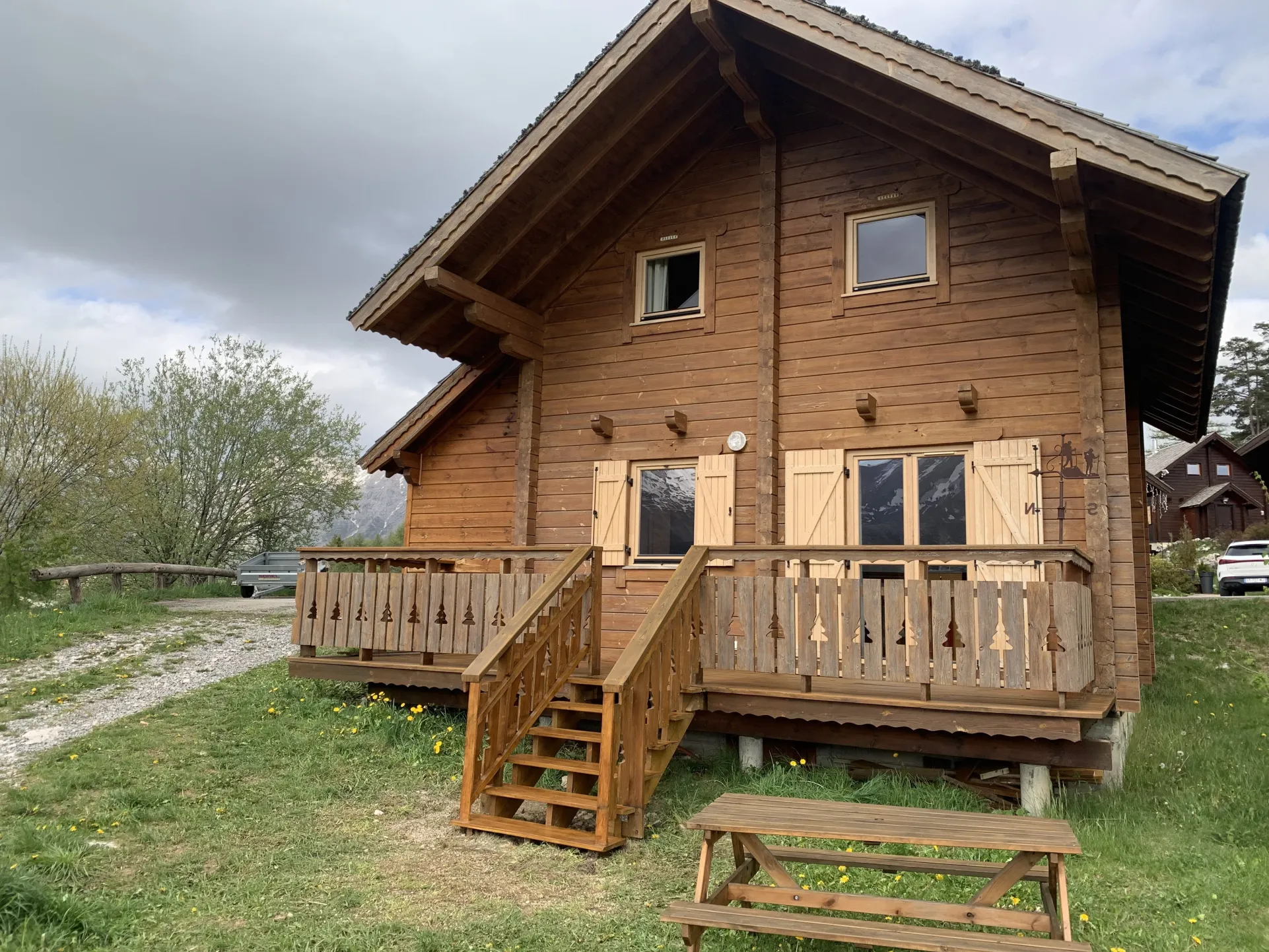 Chalet bois individuel, vue imprenable, piscine
