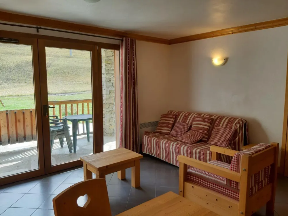 Appartement 4-6p un vrai pied de piste hiver et pleine verdure l'été